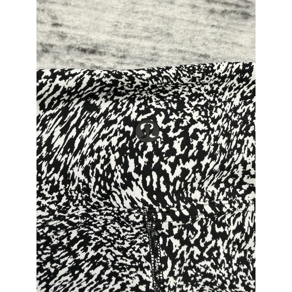 Lululemon InStill High-Rise Cropped Alpine Black/White Leggings Pants Size 6